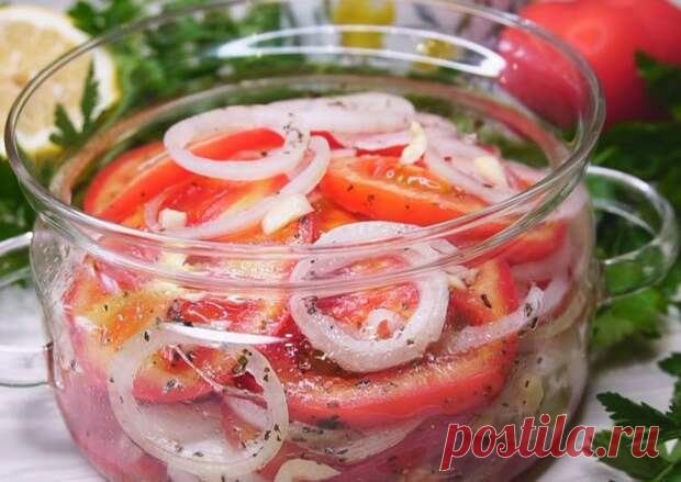 (Видео) Соседка по огороду рассказала секрет простой шикарной закуски из помидоров! Все дело в заправке! - Odnaminyta - медиаплатформа МирТесен Обычные помидоры, могут стать бесподобной закуской дома и тем более на природе. Весь секрет в заправке. Она простая, но довольно придает помидорам специфический и нежный вкус. Этот салат можно есть просто с хлебом. Очень хорошо подходят эти помидоры к шашлыку. И самое главное такой салат прекрасно