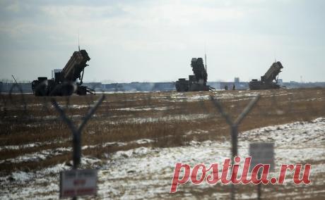 В конгрессе попросили Байдена разрешить Польше сбивать ракеты на Украине. Конгрессмены назвали подобную меру необходимой для защиты границ НАТО и для поддержки Украины. Они напомнили о падении ракеты в Польше в 2022 году, когда погибли два человека. Ракета была выпущена при работе украинской ПВО