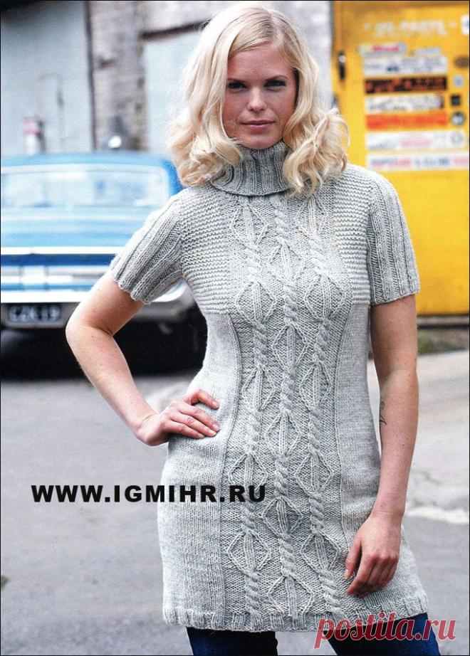 Серая туника с короткими рукавами и красивыми аранскими узорами. Спицы