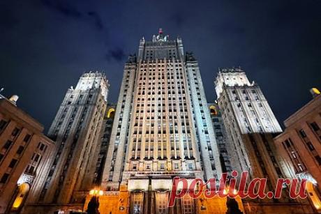 В МИД России заявили о самой низкой точке в отношениях с Австралией. Отношения Москвы и Канберры оказались в самой низкой точке из-за присоединения Австралии к антироссийской кампании. Российский дипломат Руденко выразил надежду, что правительство Австралии пересмотрит свою позицию, идущую вразрез с задачами строительства процветающего и безопасного Азиатско-Тихоокеанского региона.