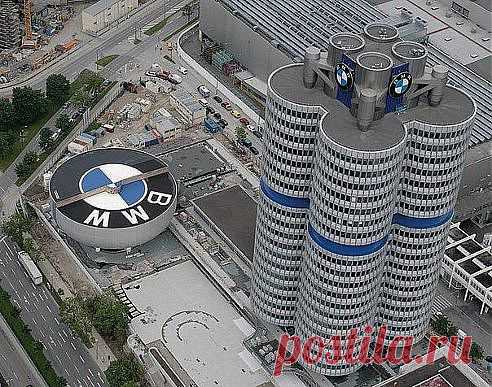 Штаб-квартира BMW и здание музея BMW в Мюнхене.