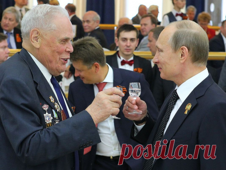 Foto: Slavje ob obletnici zmage nad nacisti in razkazovanje "mišic" :: Prvi interaktivni multimedijski portal, MMC RTV Slovenija