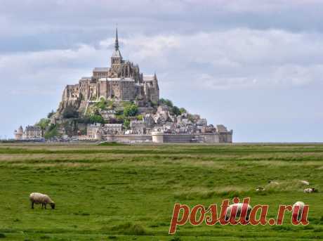 Замок Мон-Сен-Мишель, Франция. Автор фото — Сергей Чернышов, участник нашего фотоконкурса «Путешествие в прошлое c Туту.ру»: bit.ly/ngpast