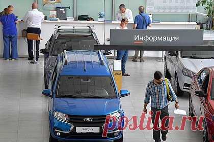 Подорожание Lada Largus после перезапуска производства оценили. Стоимость универсала Lada Largus, о перезапуске производства которого сообщил «АвтоВАЗ», увеличится на 15 процентов, с 1,3 до 1,5 миллиона рублей, считает главный редактор журнала «За рулем» Максим Кадаков. По его словам, предприятию предстоит найти новых поставщиков как внутри страны, так и за ее пределами.