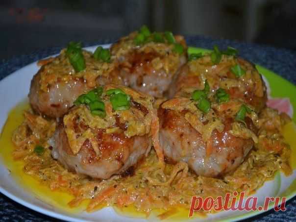 Вкусные котлетки с морковно-сметанным соусом
