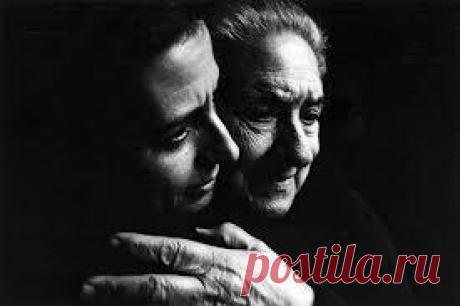 12 вещей, которые моя бабушка рассказала мне перед смертью

Двенадцать самых вдохновляющих советов от бабушки Зельды, которые она оставила своим потомкам перед смертью…

Когда моя бабушка Зельда умерла несколько лет назад в возрасте 90 лет, она оставила мне коробку разных вещей из ее дома, которые, она знала, я оценю через года, когда вырасту. Среди прочего, там был старый журнал в кожаном переплете, которому она дала очень меткое название: «Журнал Вдохновения».