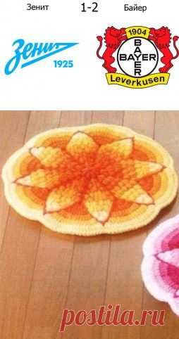 Три веселых коврика, связанных крючком.