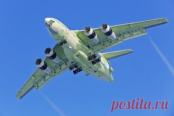 Первый полет совершил новый самолет-топливозаправщик Ил-78М-90А Летный образец перспективного самолета-топливозаправщика Ил-78М-90А совершил первый полет. Пилотировал самолет шеф-пилот