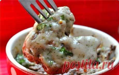 КУРИНАЯ ПЕЧЕНЬ, ЗАПЕЧЕННАЯ В СЫРНОМ СОУСЕ