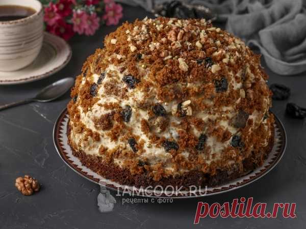 Медовый торт «Панчо» — рецепт с фото Вкусный медовый торт из кусочков бисквита, прослоенный сметанным кремом и черносливом, рассчитан на большую компанию.

Каждый год на день рождения свекрови я пеку какой-нибудь торт и в этот раз решила сделать ей медовый «Панчо». Была уверена, что такой торт понравится не только имениннице, но и всем остальным. Для этого торта лучше всего подходит сметанный крем, однако если использовать магазинную сметану, то нужно добавлять загуститель...