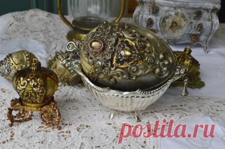 Анонс Мастер класса в Краснодаре 
17 декабря в 10.30.
Большой интерьерный подвес "Маркиза" .
Работа с поталью, пластиковыми элементами и металлическими филигранями. Сложное окрашивание и патинирование.
Центральный камень в ассортименте."Хвост" будет похож, но не идентичен фото.Металлический подвес.
Показать полностью…