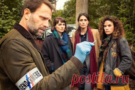 "Убийство в Аркашоне". Интересный французский детектив, в котором интрига сохраняется до самого конца.  А вот "Мориак" отнёс я к разряду самых неудачных книг. Роман о любви не принёс мне ни радости, ни удовольствия. Не буду касаться сюжетной линии, о ней уже немало было сказано. Из французов могу припомнить ещё книгу Ги Дебора "Общество спектакля". Как-то я её уже публиковал в одном из своих журналов, но в двух словах можно сказать так: книга направлена против театра, телевидения, кино. А вот …