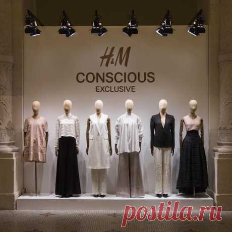 Новая экологичная коллекция Conscious Exclusive SS16 создавалась в тесном сотрудничестве с Парижским Музеем Декоративного искусства, чей уникальный архив работ, в частности, картины французского художника-символиста Гюстава Моро, стали основой для принтов новой линии. Все модели из коллекция H&amp;M Conscious Exclusive выполнены из переработанных и органических материалов и поступит в продажу в некоторые магазины H&amp;M 7 апреля 2016 года. Это первые кадры выставки, проходящей сейчас в музее.…