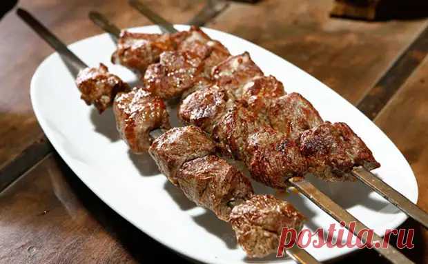 Увидели в Грузии рецепт легендарного шашлыка Мцвади. Мясо стоит в маринаде сутки и тает во рту, даже если было жестким - Steak Lovers - 15 сентября - 43857570875 - Медиаплатформа МирТесен