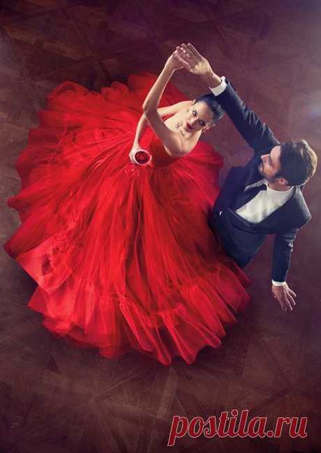 Lady in red: Ева Грин для знаменитого календаря / Surfingbird знает всё, что ты любишь