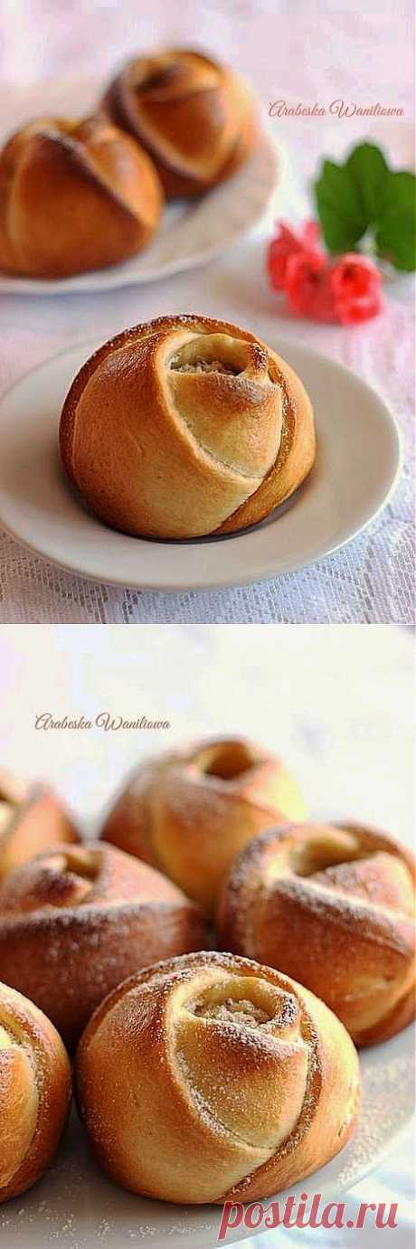 Дрожжевые сырные розочки.