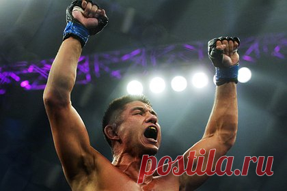 Соперник Шлеменко провел спарринг с медведем. Швейцарский боец смешанного стиля (ММА) Ясуби Эномото провел спарринг с бурым медведем. Уточняется, что спортсмен провел с животным два раунда. В первом победу одержал медведь, он повалил швейцарца на землю, а тот не смог подняться. Второй раунд завершился ничьей: Эномото в борьбе с животным смог устоять на ногах.