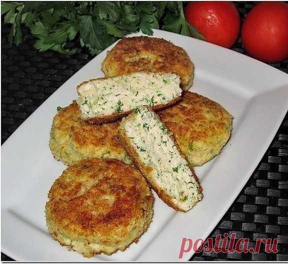 Котлетки "Малышки"
Источник Кулинар'и'Я
 


Очень быстрые и вкусные котлетки. Дети их просто обожают!

Ингредиенты:

●филе куриное - 1 кг,
●сырок плавленый - 3 шт.,
●зеленый лук - 1 пучок,
●укроп или петрушка - 1 пучок,
●яйцо - 1 шт.,
●майонез или сметана - 3 столовых ложки,
●специи,
●чеснок - 2 зубчика.