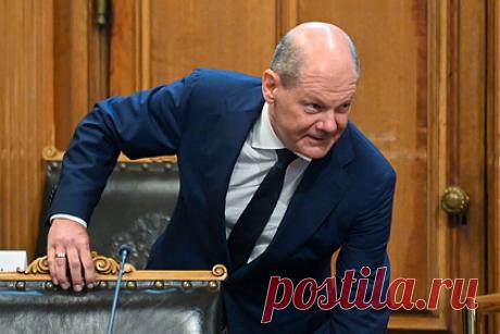 Прокуратура не стала возбуждать дело против Шольца из-за выброшенных документов. Прокуратура города Потсдам в Германии не стала возбуждать уголовное дело в отношении канцлера страны Олафа Шольца и его жены из-за выброшенных в мусорный бак государственных документов. Старший прокурор Вильфрид Леманн заявил, что то в документах нет информации, угрожающей важным общественным интересам.