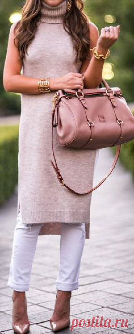 Carrie Bradshaw Lied Blush Turtleneck Dress Fall Street Style Inspo #Fashionistas