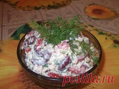 Салат с курицей, перцем и фасолью
