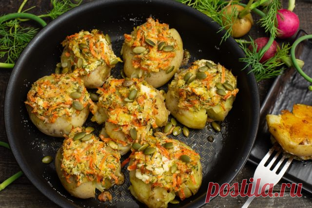 Запеченный картофель с творожным сыром и овощами — Ботаничка