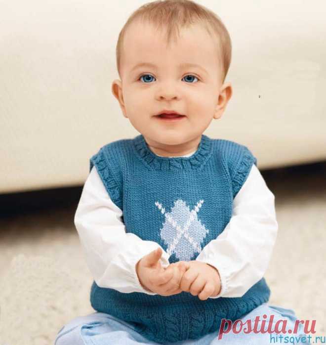 Безрукавка для мальчика спицами - Хитсовет Безрукавка для мальчика спицами. Вам потребуется: 100(100) 150 г серо-синей, 50 г голубой и немного белой пряжи Bаbу Саshmегinо (55% мериносовой шерсти, 33% микроволокна. 12 % кашемира, 125 м/50 г); спицы № 3 и № 3,5, круговые спицы № 3, 2 пуговицы