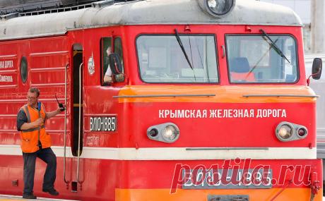 Движение поездов под Джанкоем в Крыма возобновили после атаки дронов. Железнодорожное движение в Джанкойском районе, которое было приостановлено после атаки беспилотника на склад, возобновлено.