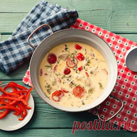 Fisch-Eintopf In vielen Regionen Deutschlands gehört Fisch rund ums Jahr auf die Speisekarte. Wie gut er sich im Fisch-Eintopf mit Tomate und Paprika macht, erfährst du im REWE Rezept!