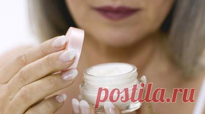 Косметолог: для домашнего ухода можно использовать кремы с церамидами. Врач-косметолог Анастасия Разбежкина рекомендовала для домашнего ухода использовать кремы с церамидами и декспантенолом. Читать далее