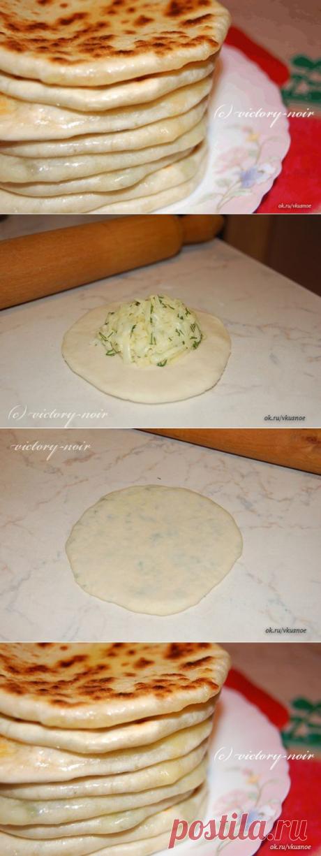 Невероятно вкусная вещь хичины с сыром и зеленью, и еще с картошкой и зеленью