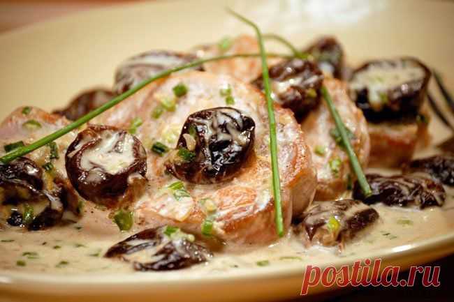 Как приготовить мясо с черносливом в мультиварке
