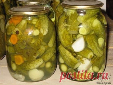 Огурчики вкуснейшие (с лимонной кислотой)

Эти огурчики я закрываю уже много лет и они нам всем очень нравятся, рецепт просят все, кто попробовал! Они получаются хрустящими и необыкновенно вкусными!

Итак, в стерилизованные баночки (можно стерилизовать одев баночку на отверстие в чайнике, или на спец.
Показать полностью…