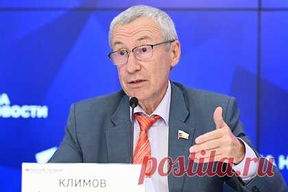 В Совфеде оценили возможность наказания для США за исследования на украинцах. За признанием США в проведении на малообеспеченных украинцах биологических исследований вряд ли последует наказание, заявил сенатор Совета Федерации Андрей Климов. По словам парламентария, никто не наказал Соединенные Штаты за испытание ядерного оружия на Хиросиме и Нагасаки.