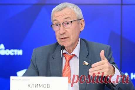 В Совфеде оценили возможность наказания для США за исследования на украинцах. За признанием США в проведении на малообеспеченных украинцах биологических исследований вряд ли последует наказание, заявил сенатор Совета Федерации Андрей Климов. По словам парламентария, никто не наказал Соединенные Штаты за испытание ядерного оружия на Хиросиме и Нагасаки.