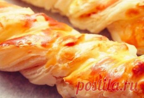 Слоёные косички с курицей и сыром