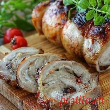 КУРИHЫЙ РУЛЕT 
⠀ИНГРЕДИЕНТЫ: 
8OO-9OO грамм куриного филе, 
Соль 
Чёрный перец 
З-4 зубчика чеснока 
З-4 столовые ложки соевого соуса 
2-З столовые ложки кетчупа