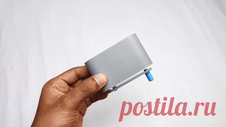 Как сделать карманный генератор для зарядки телефона который всегда готов к работе При длительном нахождении на природе разряженный телефон не от чего подзарядить. Повербанка может хватить на несколько зарядок, после чего и он разрядится. Для таких ситуаций неплохо иметь генерирующее зарядное устройство, электричество в котором возникает за счет преобразования механического