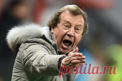 Семин ушел из «Ростова». Футбольный тренер Юрий Семин ушел из «Ростова». 74-летний специалист покинул пост главного тренера по собственному желанию. Отмечается, что руководство приняло отставку тренера. Семин возглавил «Ростов» 4 августа. Соглашение было рассчитано на два года. Семин не работал тренером с мая 2020-го.