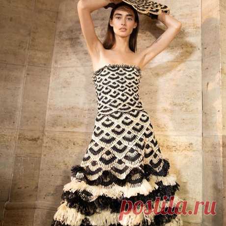 Photo by Oscar de la Renta on June 18, 2020. На изображении может находиться: 1 человек, стоит.