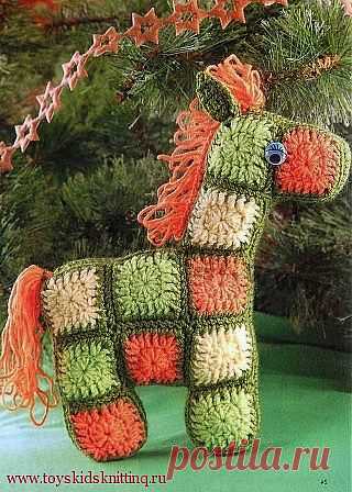 Как связать лошадку крючком?
