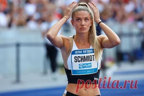 Самая сексуальная спортсменка мира показала фото в обтягивающем топе. Немецкая бегунья Алиса Шмидт, которую издание Busted Coveragе признало самой сексуальной спортсменкой мира, опубликовала новую фотографию в соцсетях. Легкоатлетка позировала в белом обтягивающем топе и широких черных брюках. Она написала, что радуется солнечным дням в декабре.