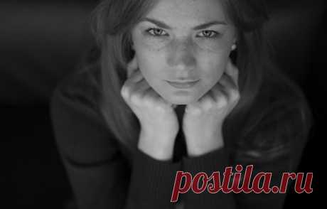 Как сделать фотографию черно-белой | Фотошоп видеоуроки онлайн