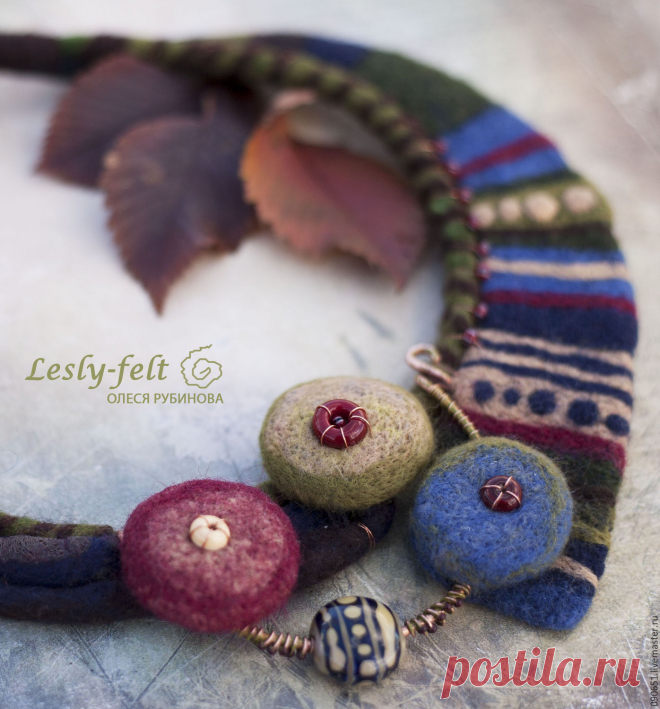 Купить Колье "Таёжным лесом" (Шерсть, медь, стекло лэмпворк) - тёмно-синий, зеленый цвет