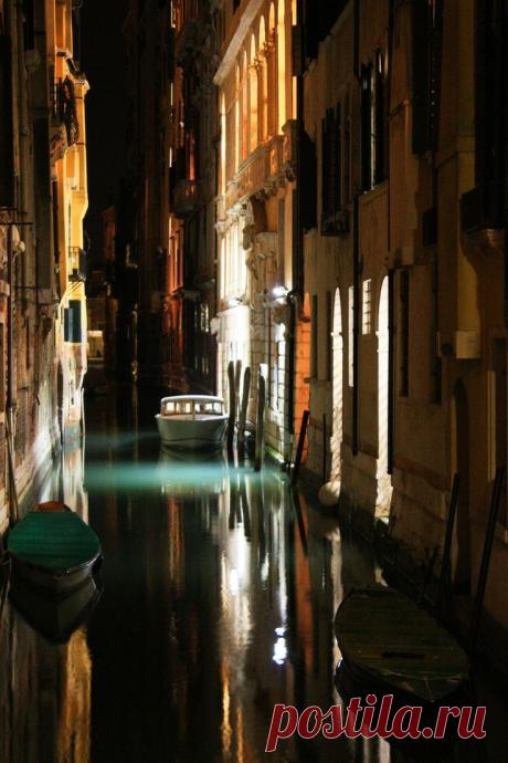 Venice by Night - Italy | Venise &amp; Burano