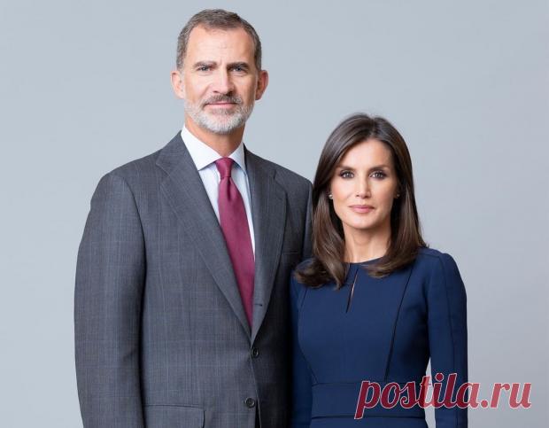 Впервые за 5 лет король и королева Испании не появились на рождественской открытке