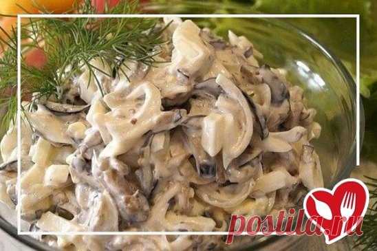 Шикарный салат из баклажанов
     
-4 баклажана
-4-5 крутых яйца
-2 небольших луковицы
-майонез по вкусу
-соль, сахар,масло для жарки.
1.Баклажаны режем соломкой,лук полукольцами.
2.Баклажаны посыпаем солью и оставляем на 15 минут,чтобы стекла горечь
3.Лук необходимо замариновать,для этого обдаем его кипятком,через пару минут воду сливаем.
Добавляем 1 ст.л.сахара и 4 ст.л. столового (я беру яблочный) уксуса,заливаем кипятком (50-70мл),накрываем и даем настояться.
4.Баклажаны обжариваем