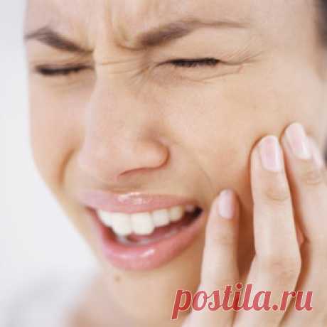 Народные средства для лечения десен 
Весьма распространенной проблемой для современного человека является состояние зубов и десен. И правда, многие ли из нас могут похвастаться полным отсутствием кариеса или крепкими, никогда не кровото…
