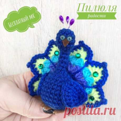 Павлин 
Правда,  красавец!

Ещё больше мастер-классов в группе  Сундучок амигуруми 
 
Заходите!