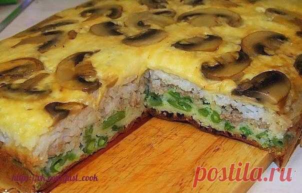 Слоеный пирог - перевертыш. Очень советую попробовать этот пирог, не пожалеете!!! Один кусочек и ты наелся на полдня!